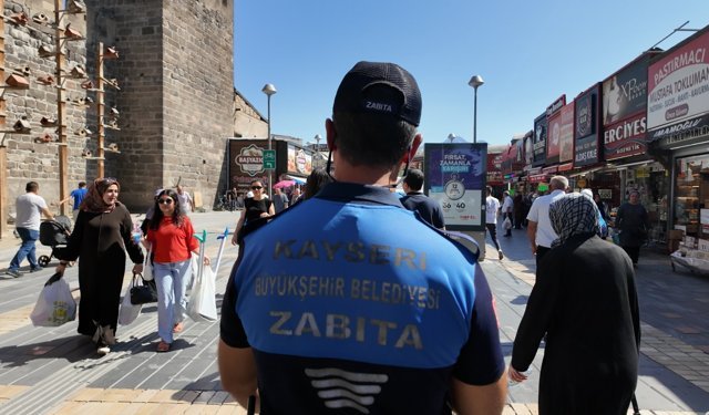Kayseri’de Dilencilere ve Işıkta Satış Yapanlara Denetim